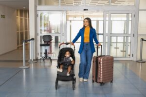 Um dos problemas mais comuns em viagens com bebês é o esquecimento de itens importantes. Segundo a TripAdvisor, 30% dos pais relatam que já tiveram que comprar itens essenciais ao chegar ao destino. Foto: divulgação